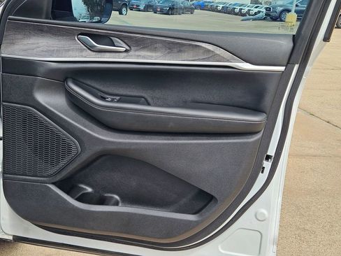 Used 2023 Jeep Grand Cherokee L Limited image 30