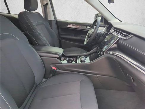 Used 2023 Jeep Grand Cherokee Laredo RWD image 26