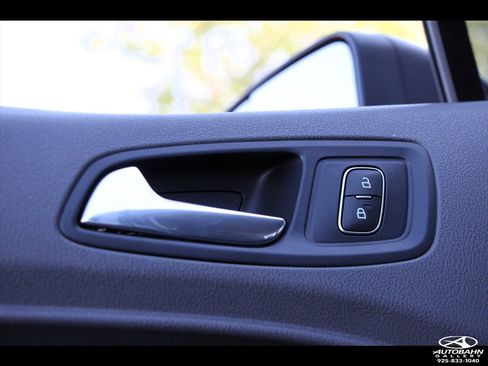 Used 2019 Ford Transit Connect XLT FWD image 24