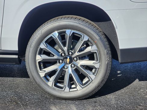 New 2026 Chevrolet Suburban High Country image 11