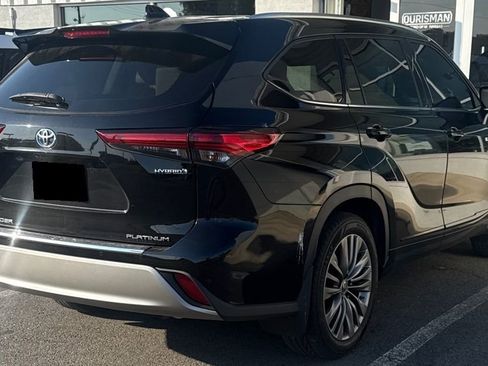 Used 2021 Toyota Highlander Platinum AWD/4WD image 3