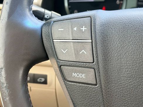Used 2013 Lexus LX 570 4WD w/ Luxury Pkg image 44