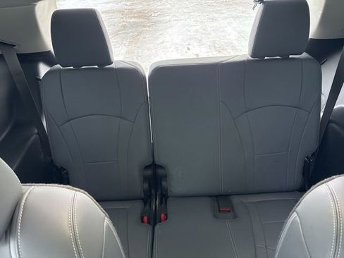 Used 2020 Buick Enclave Essence image 18