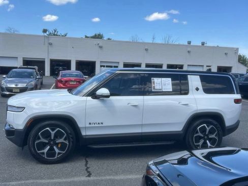 Used 2024 Rivian R1S Adventure AWD/4WD image 3