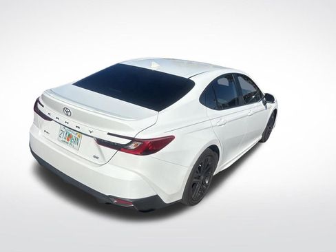 Used 2025 Toyota Camry SE w/ Convenience Package image 7