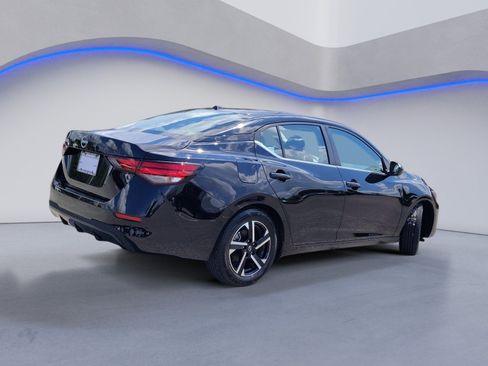 Used 2025 Nissan Sentra SV FWD image 4