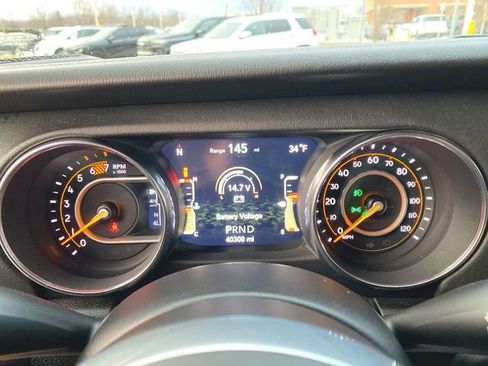 Used 2018 Jeep Wrangler Unlimited Sahara image 11