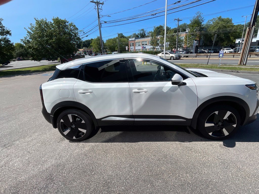 Certified 2025 Nissan Kicks SR AWD/4WD image 5