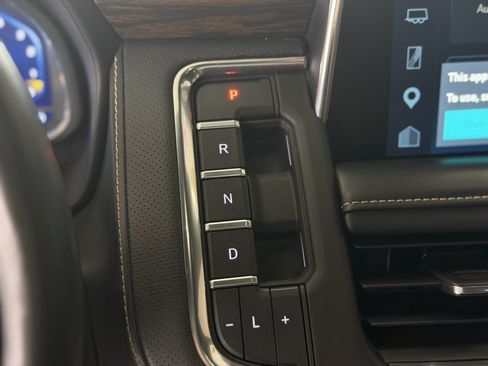 Used 2023 Chevrolet Tahoe Premier AWD/4WD image 55