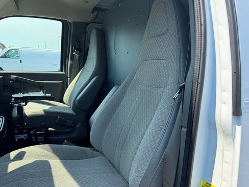 Used 2021 Chevrolet Express 2500 RWD image 15