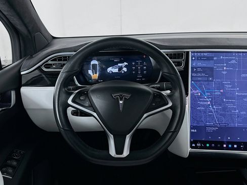 Used 2017 Tesla Model X 90D image 16