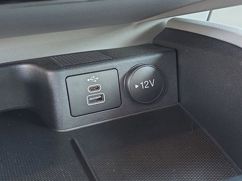 Used 2025 Ford Escape SE image 19