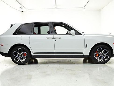 Used 2023 Rolls-Royce Cullinan Black Badge AWD/4WD image 15