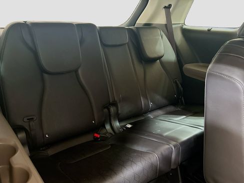Used 2025 Kia Carnival EX FWD image 25