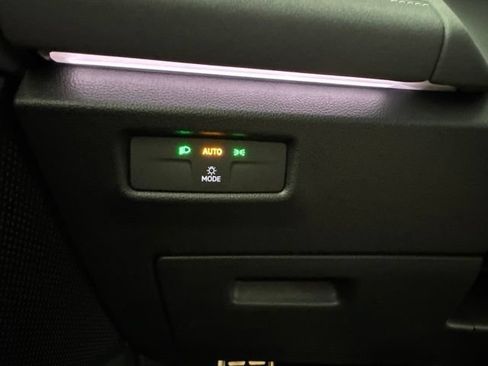 Certified 2025 Volkswagen Tiguan SE R-Line AWD/4WD image 19