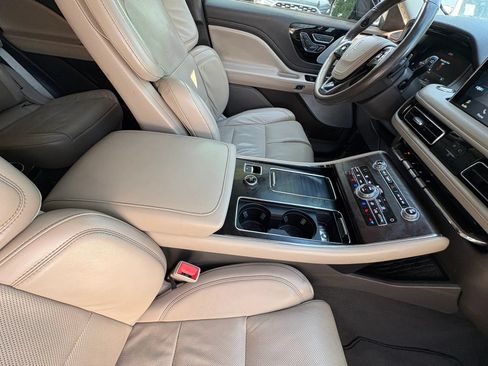 Used 2020 Lincoln Aviator Reserve w/ Equipment Group 202A AWD/4WD image 11
