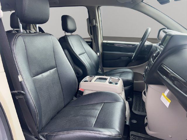 Used 2015 Chrysler Town & Country Touring-L w/ Driver Convenience Group FWD image 24