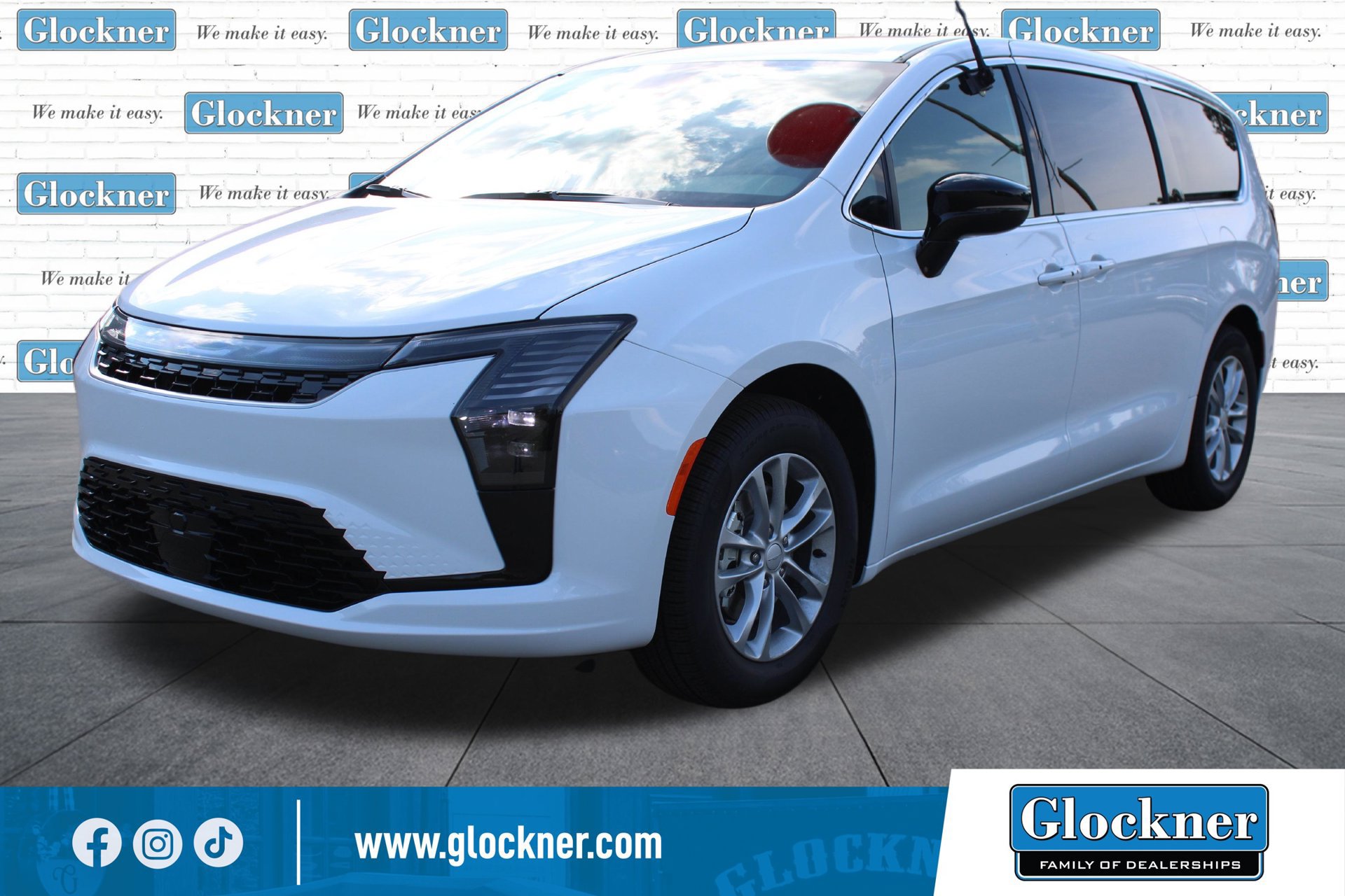 New 2027 Chrysler Pacifica Select FWD image 1