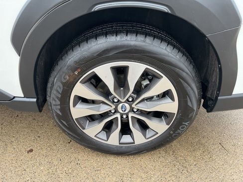 Certified 2025 Subaru Outback Limited image 8