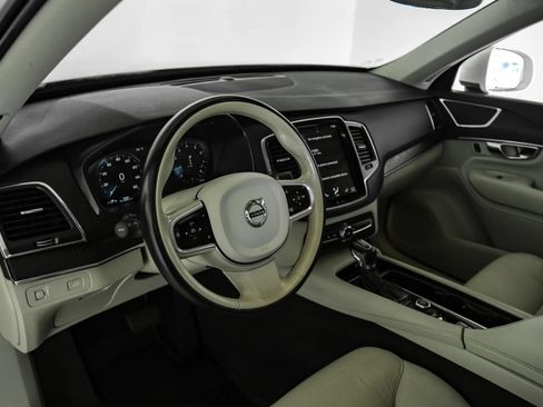 Used 2020 Volvo XC90 T5 Momentum w/ Protection Package Premier FWD image 2