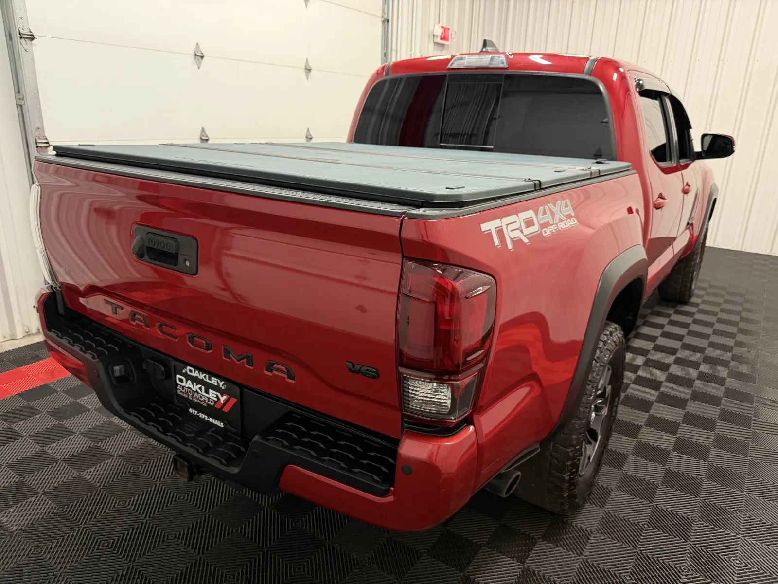 Used 2021 Toyota Tacoma TRD Off-Road w/ Technology Package AWD/4WD image 17