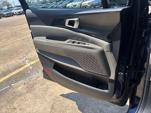 Used 2026 Kia Carnival FWD image 18