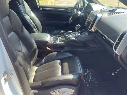 Used 2017 Porsche Cayenne AWD/4WD image 14