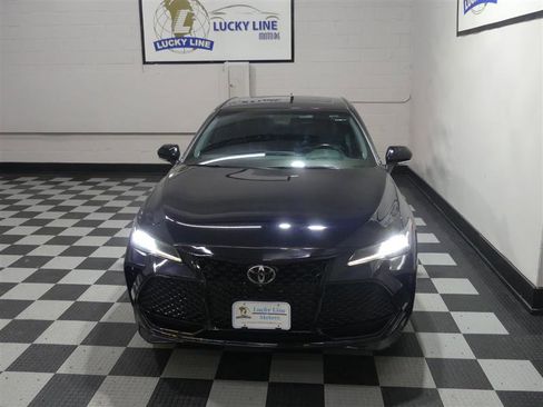 Used 2019 Toyota Avalon Touring w/ Advanced Safety Package image 3