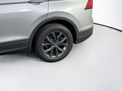 Used 2023 Volkswagen Tiguan SE AWD/4WD image 30