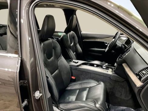Certified 2023 Volvo XC90 B6 Ultimate image 8