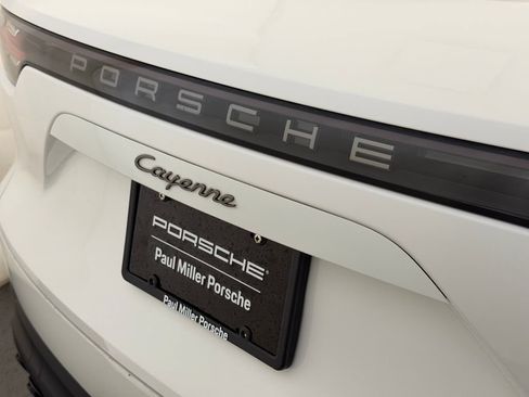 Certified 2023 Porsche Cayenne Platinum Edition AWD/4WD image 25