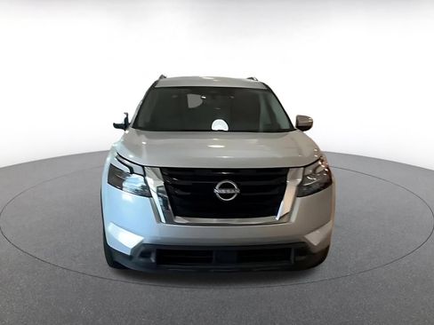 Used 2025 Nissan Pathfinder SV FWD image 4