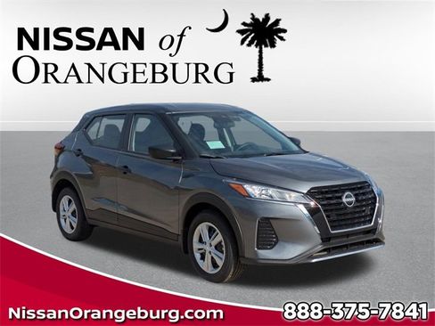 New 2025 Nissan Kicks Play S image 1