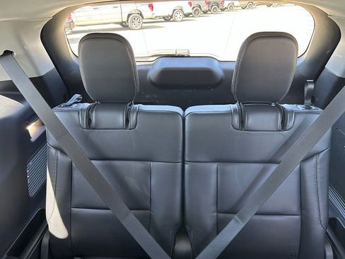 Used 2020 Ford Explorer XLT w/ Equipment Group 202A AWD/4WD image 12