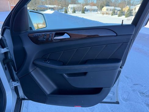 Used 2015 Mercedes-Benz GL 450 GL 450 4MATIC image 37