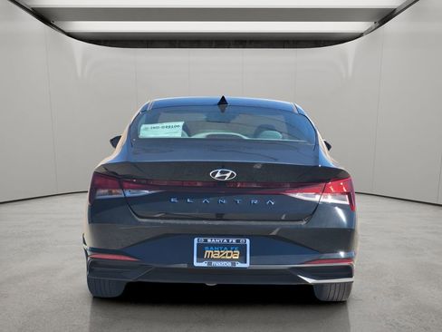 Used 2023 Hyundai Elantra SEL w/ Convenience Package image 3