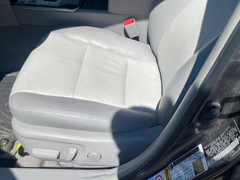 Used 2014 Toyota Camry XLE FWD image 13