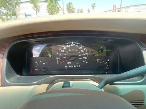 Used 2000 Lincoln Town Car Cartier RWD image 9