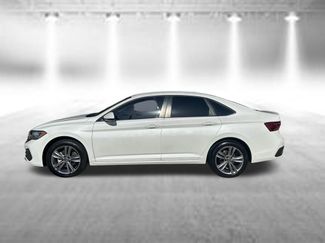 Used 2023 Volkswagen Jetta SE FWD video 2