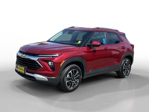 Used 2025 Chevrolet TrailBlazer LT AWD/4WD image 1