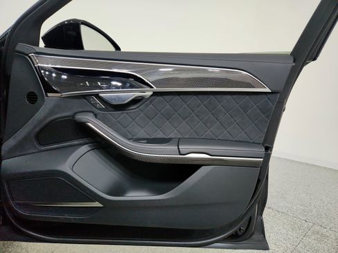 Used 2025 Audi S8 EXECUTIVE image 18