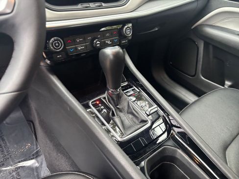 Used 2025 Jeep Compass Limited image 42