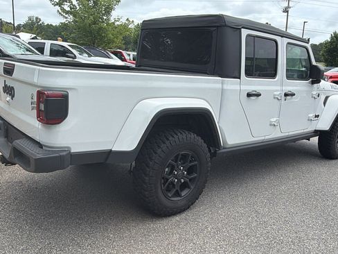 Used 2025 Jeep Gladiator Sport AWD/4WD image 8
