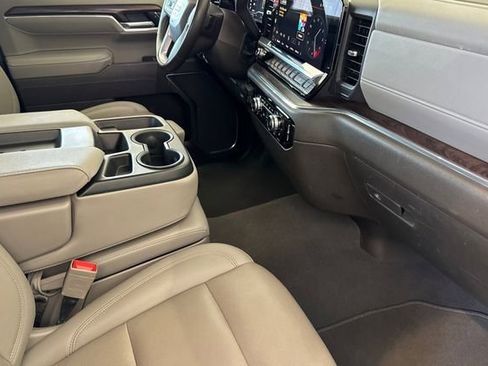 Used 2025 GMC Sierra 1500 SLT AWD/4WD image 19