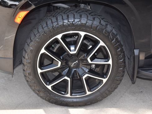 Used 2022 Chevrolet Tahoe RST w/ Luxury Package AWD/4WD image 43