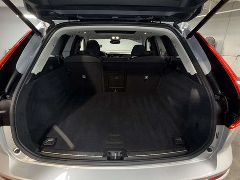 Used 2025 Volvo XC60 B5 Plus AWD/4WD image 17