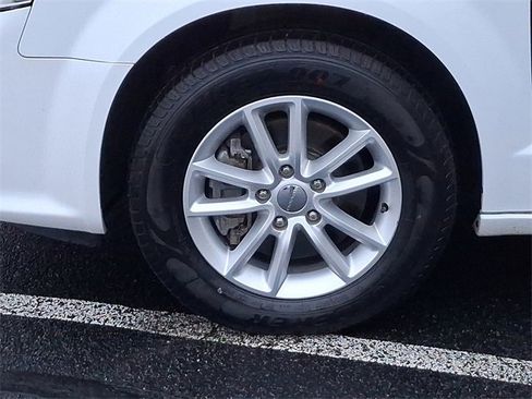 Used 2018 Dodge Grand Caravan SXT image 8