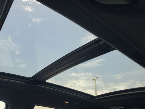 Used 2025 BMW X7 M60i w/ Executive Package image 12