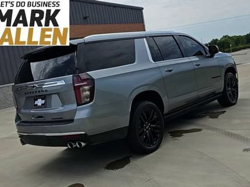 Used 2023 Chevrolet Suburban Premier w/ Premium Package 2 AWD/4WD image 8