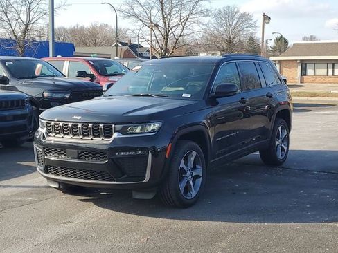 New 2026 Jeep Grand Cherokee Limited AWD/4WD image 2
